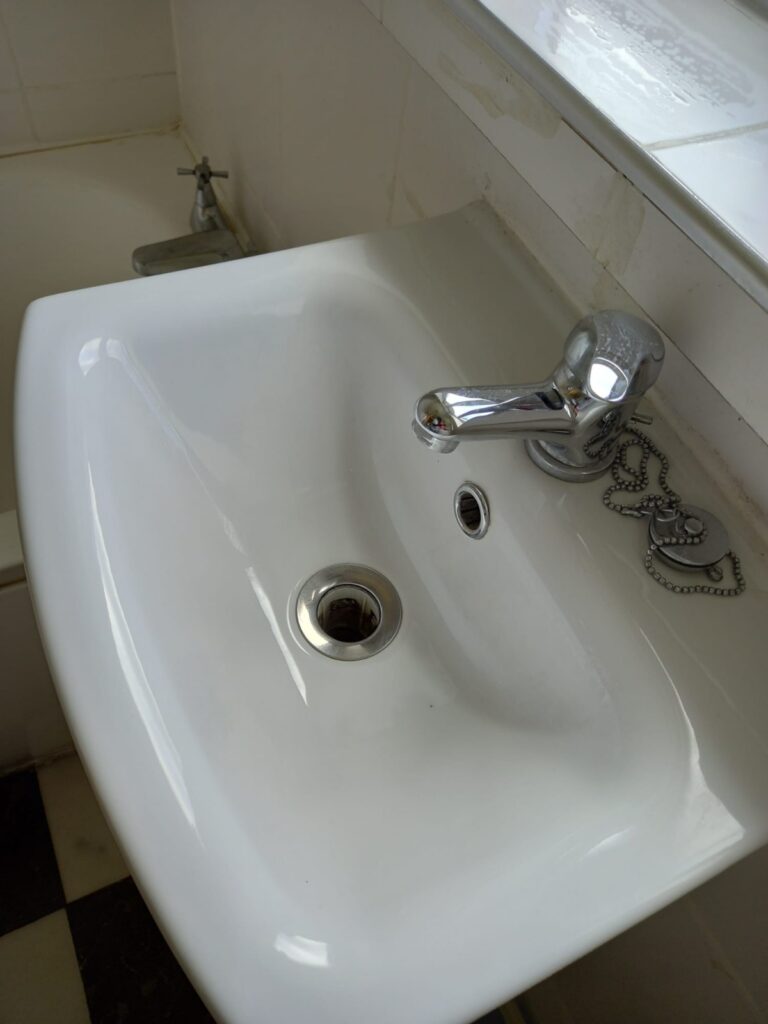 bathroom cleaning London sink deep cleaning hygiene sanitisation service
